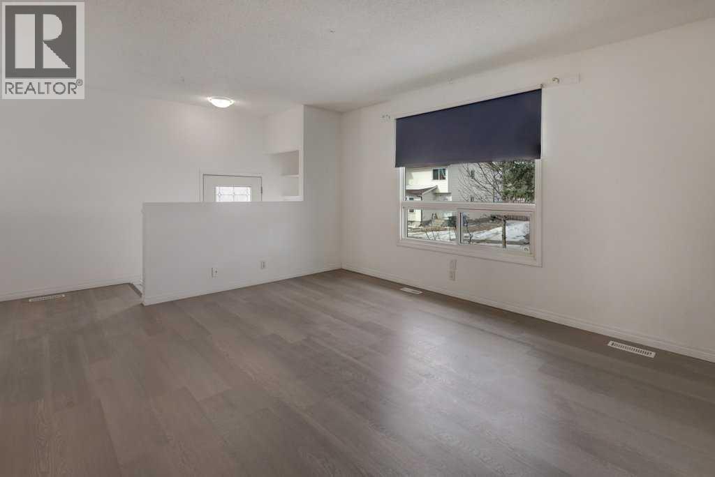 27 Castleglen Road Ne, Calgary, Alberta  T3J 1P2 - Photo 4 - A2289005