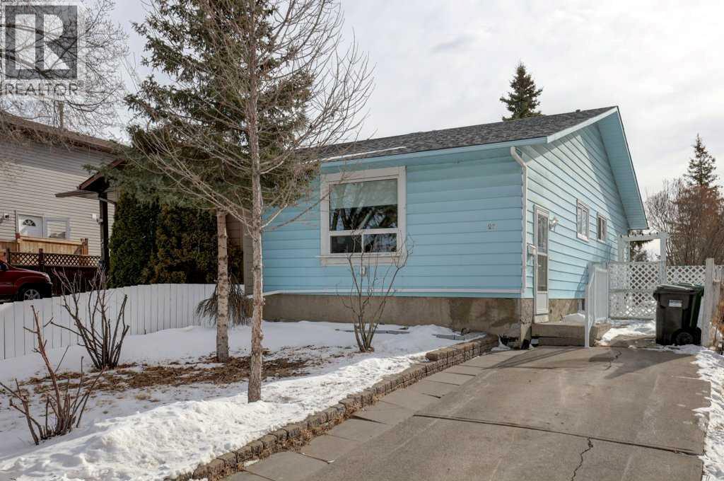 27 Castleglen Road Ne, Calgary, Alberta  T3J 1P2 - Photo 2 - A2289005
