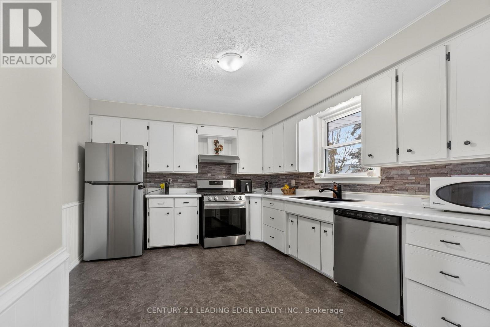 8 Doner Street, New Tecumseth, Ontario  L9R 1M5 - Photo 3 - N12830856