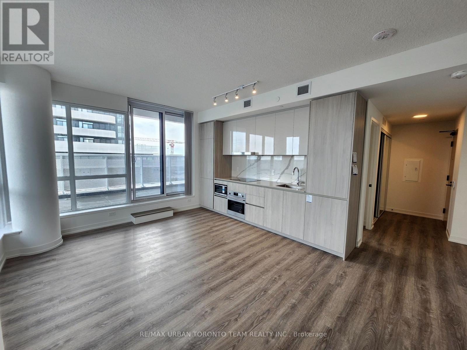 510 - 8 Interchange Way, Vaughan (Vaughan Corporate Centre), Ontario  L4K 5Z7 - Photo 3 - N12830860