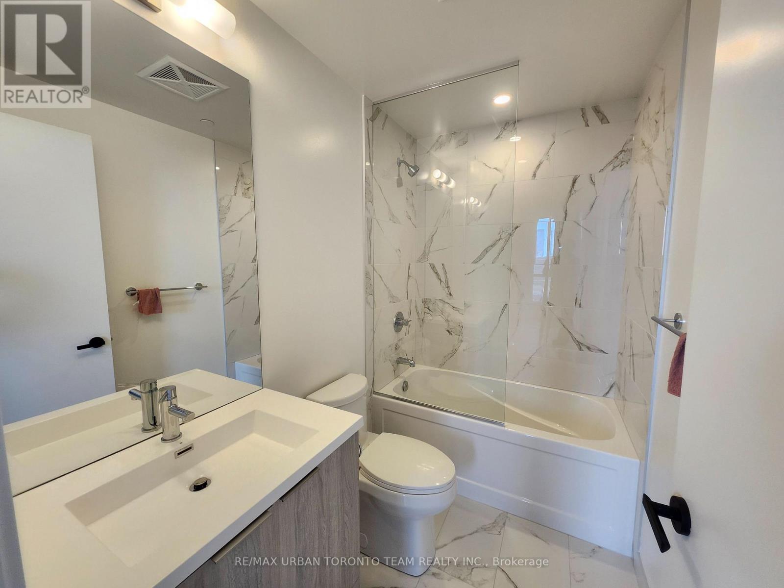 510 - 8 Interchange Way, Vaughan (Vaughan Corporate Centre), Ontario  L4K 5Z7 - Photo 8 - N12830860