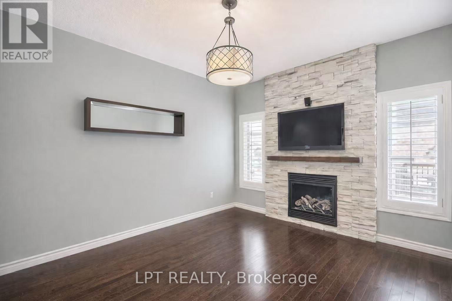 84 Lewis Honey Drive, Aurora, Ontario  L4G 0J3 - Photo 2 - N12830870