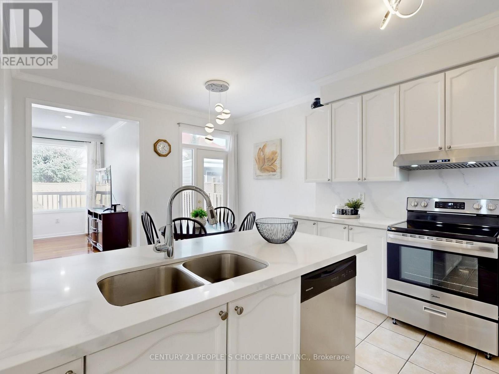 5875 O'meara Street, Mississauga, Ontario  L5V 2X2 - Photo 15 - W12829398