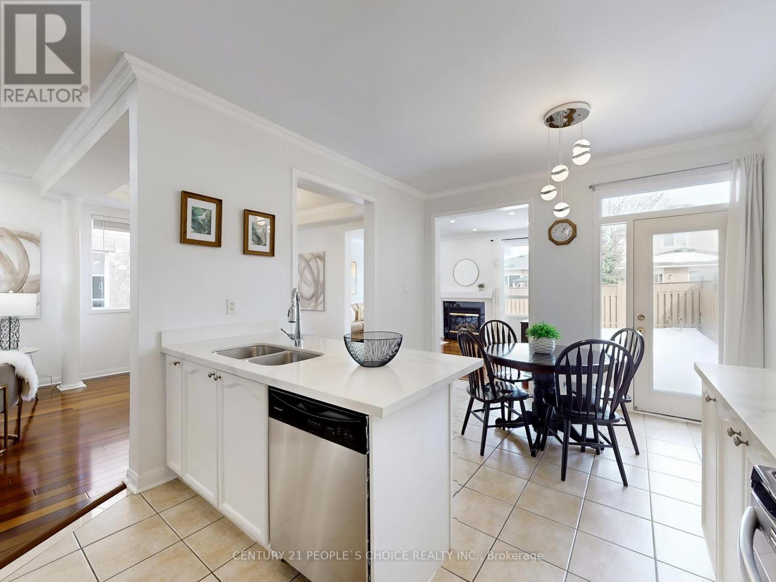 5875 O'meara Street, Mississauga, Ontario  L5V 2X2 - Photo 17 - W12829398