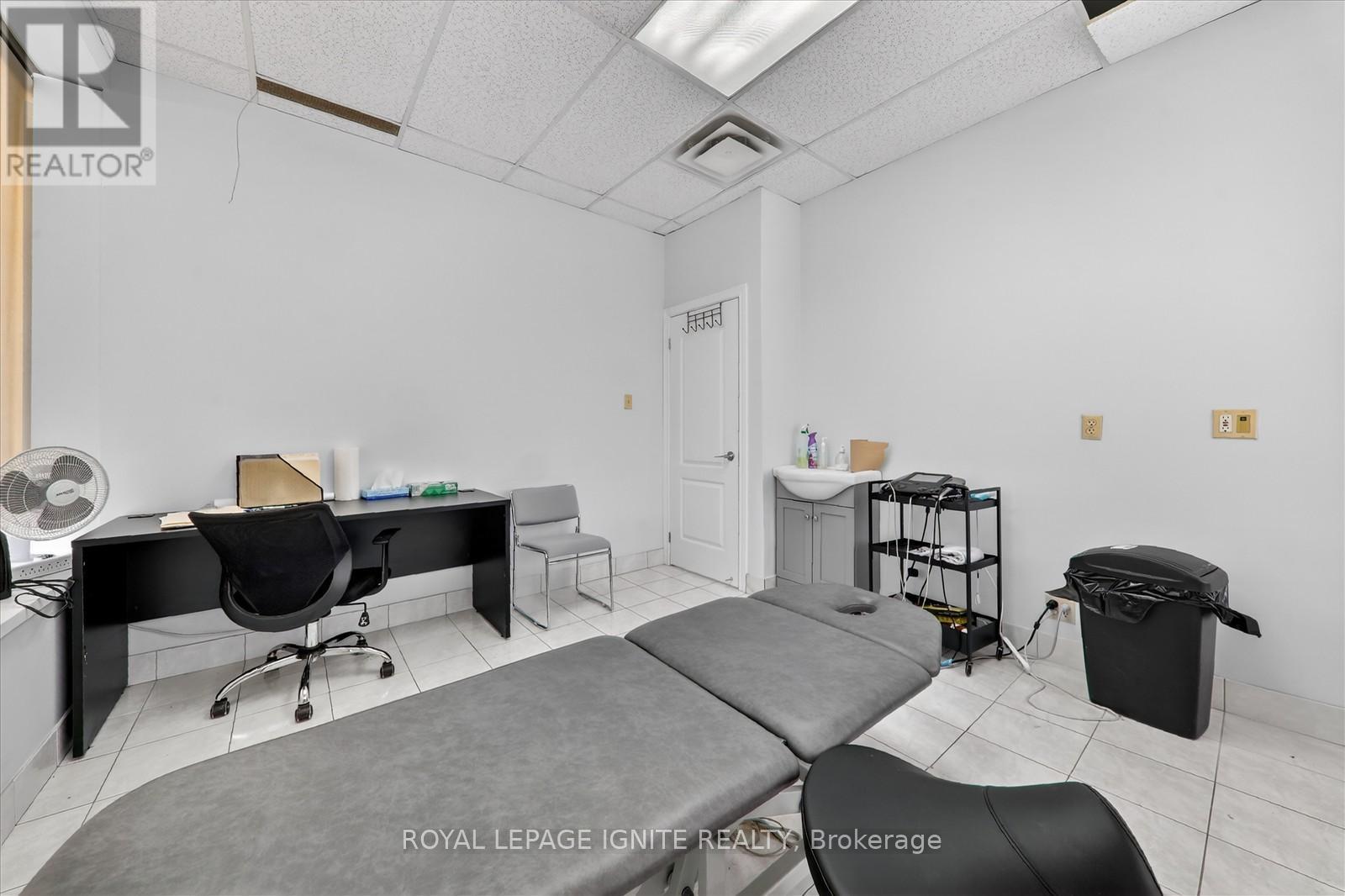 101 - 2978 Islington Avenue, Toronto, Ontario  M9L 2K6 - Photo 14 - W12830834