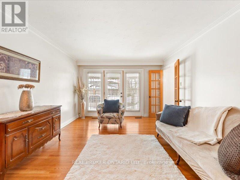 21 Hoover Crescent, Toronto, Ontario  M3N 1P4 - Photo 10 - W12830848