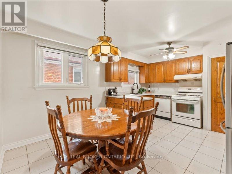 21 Hoover Crescent, Toronto, Ontario  M3N 1P4 - Photo 11 - W12830848