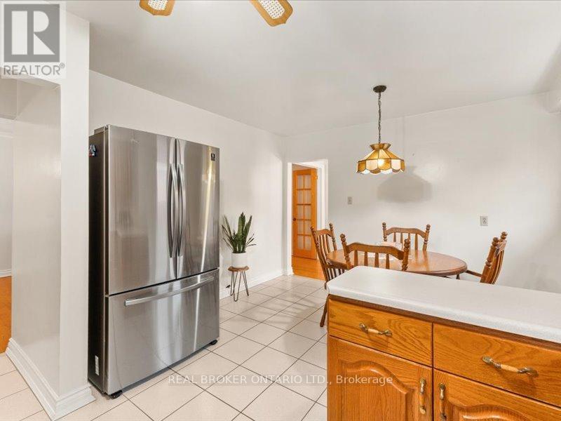 21 Hoover Crescent, Toronto, Ontario  M3N 1P4 - Photo 12 - W12830848