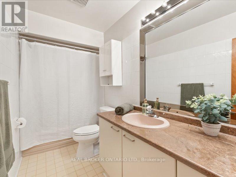 21 Hoover Crescent, Toronto, Ontario  M3N 1P4 - Photo 17 - W12830848