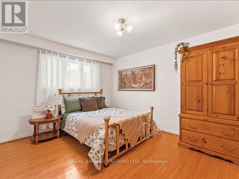 21 Hoover Crescent, Toronto, Ontario  M3N 1P4 - Photo 22 - W12830848