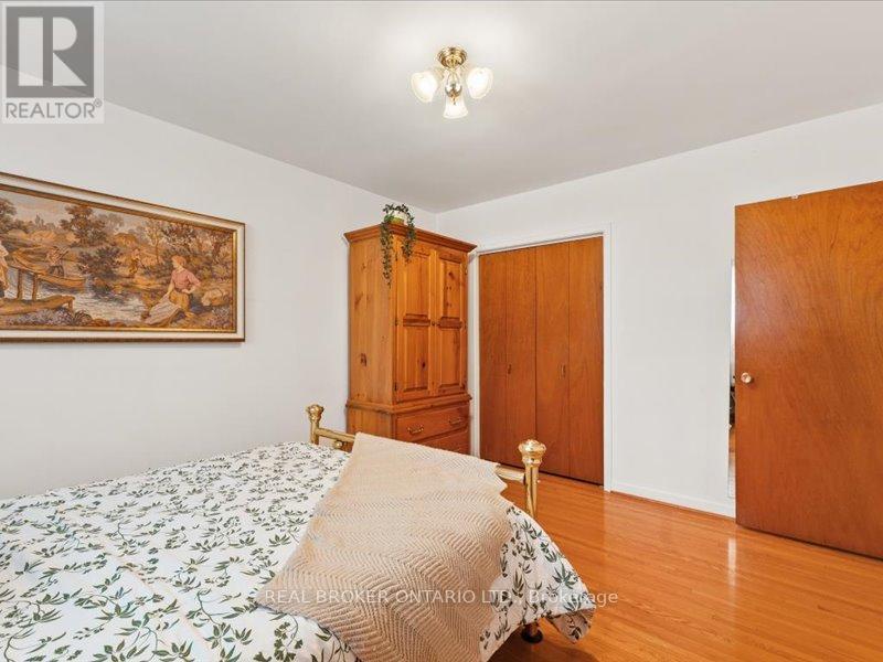 21 Hoover Crescent, Toronto, Ontario  M3N 1P4 - Photo 23 - W12830848