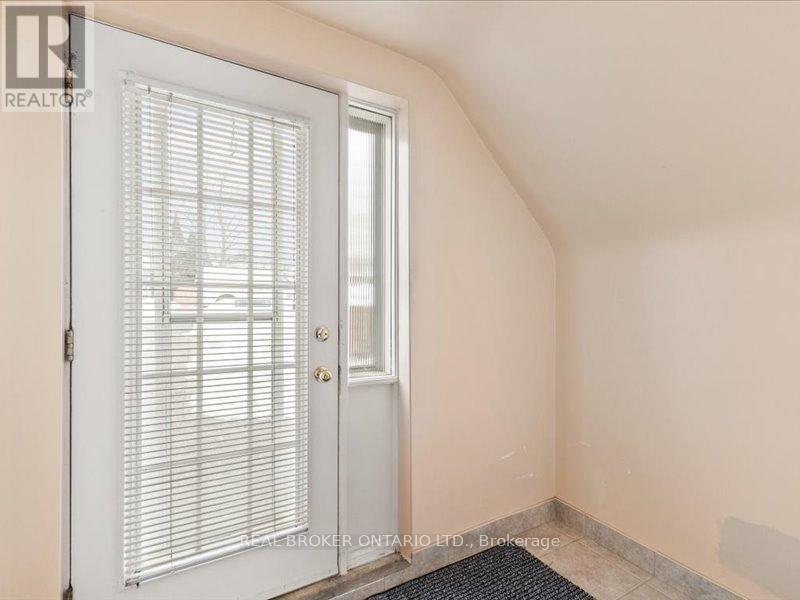 21 Hoover Crescent, Toronto, Ontario  M3N 1P4 - Photo 25 - W12830848