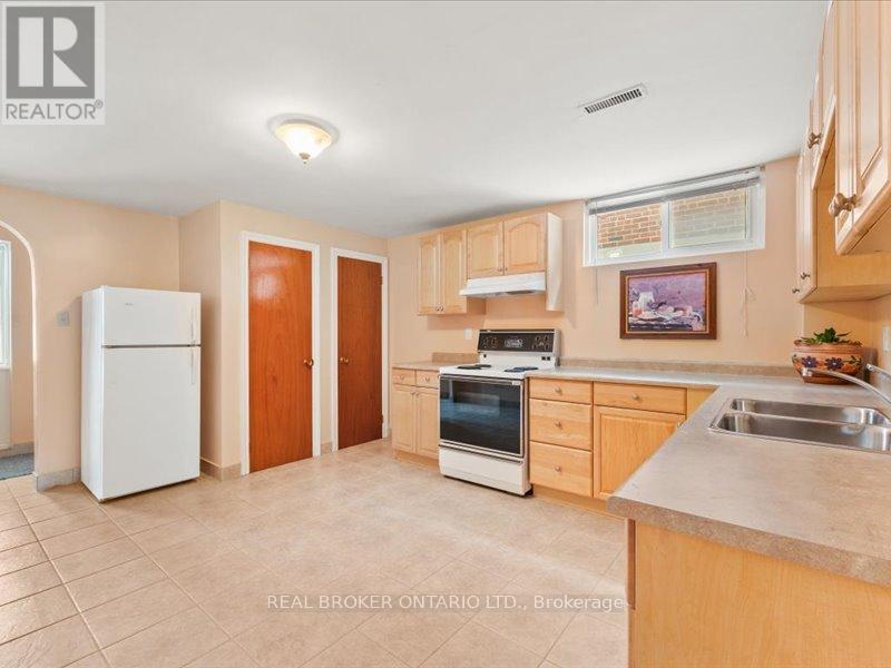 21 Hoover Crescent, Toronto, Ontario  M3N 1P4 - Photo 26 - W12830848