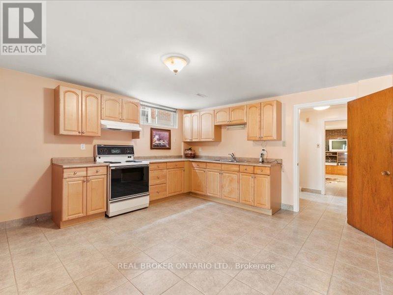 21 Hoover Crescent, Toronto, Ontario  M3N 1P4 - Photo 27 - W12830848