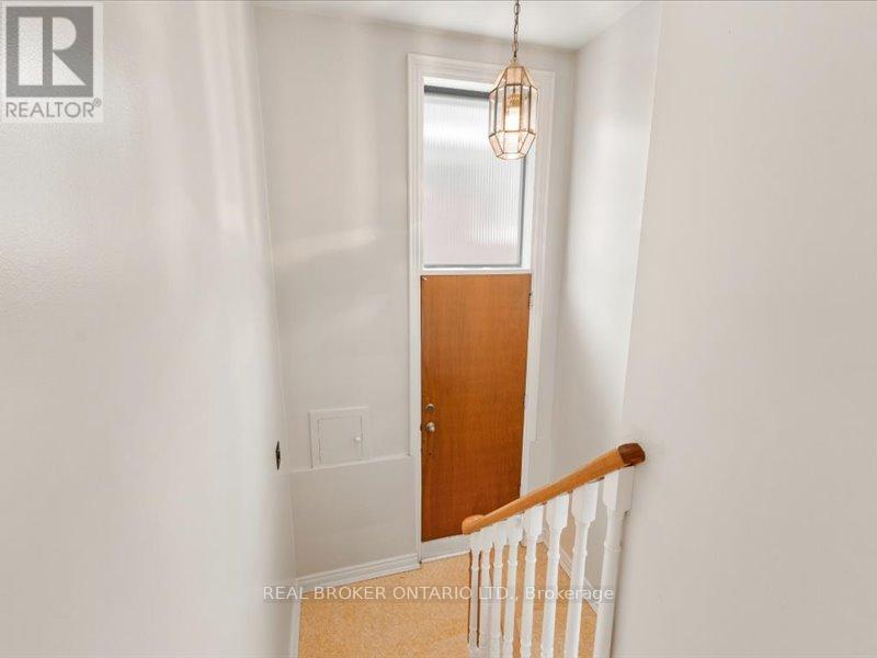 21 Hoover Crescent, Toronto, Ontario  M3N 1P4 - Photo 28 - W12830848
