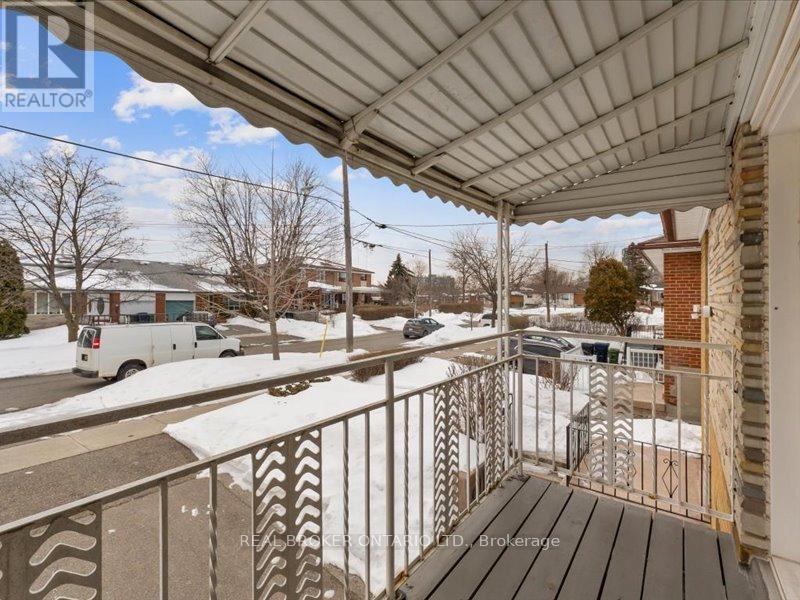 21 Hoover Crescent, Toronto, Ontario  M3N 1P4 - Photo 3 - W12830848