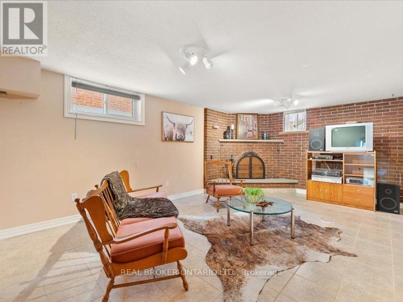 21 Hoover Crescent, Toronto, Ontario  M3N 1P4 - Photo 30 - W12830848