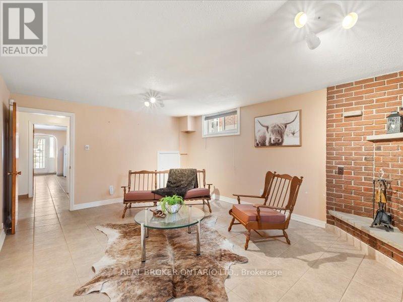 21 Hoover Crescent, Toronto, Ontario  M3N 1P4 - Photo 31 - W12830848