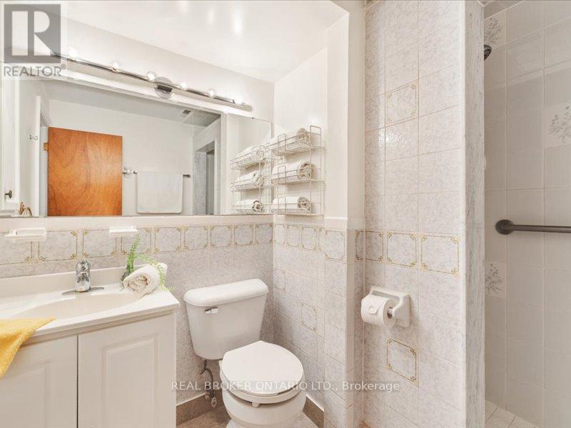 21 Hoover Crescent, Toronto, Ontario  M3N 1P4 - Photo 32 - W12830848