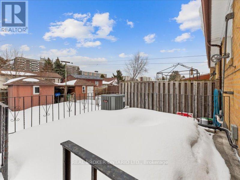21 Hoover Crescent, Toronto, Ontario  M3N 1P4 - Photo 34 - W12830848