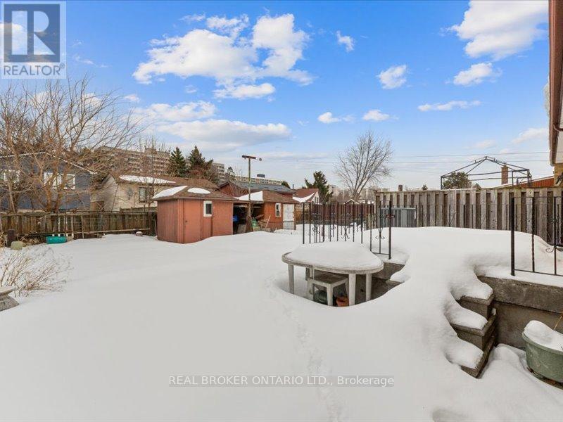 21 Hoover Crescent, Toronto, Ontario  M3N 1P4 - Photo 38 - W12830848