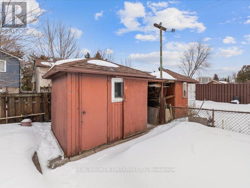 21 Hoover Crescent, Toronto, Ontario  M3N 1P4 - Photo 40 - W12830848