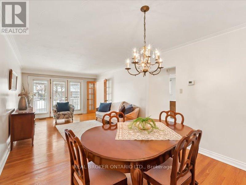 21 Hoover Crescent, Toronto, Ontario  M3N 1P4 - Photo 8 - W12830848