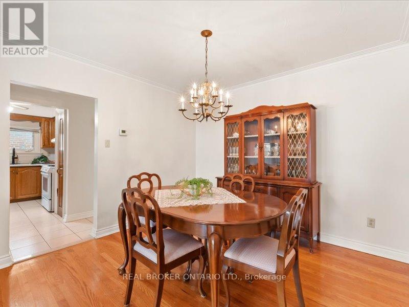 21 Hoover Crescent, Toronto, Ontario  M3N 1P4 - Photo 9 - W12830848