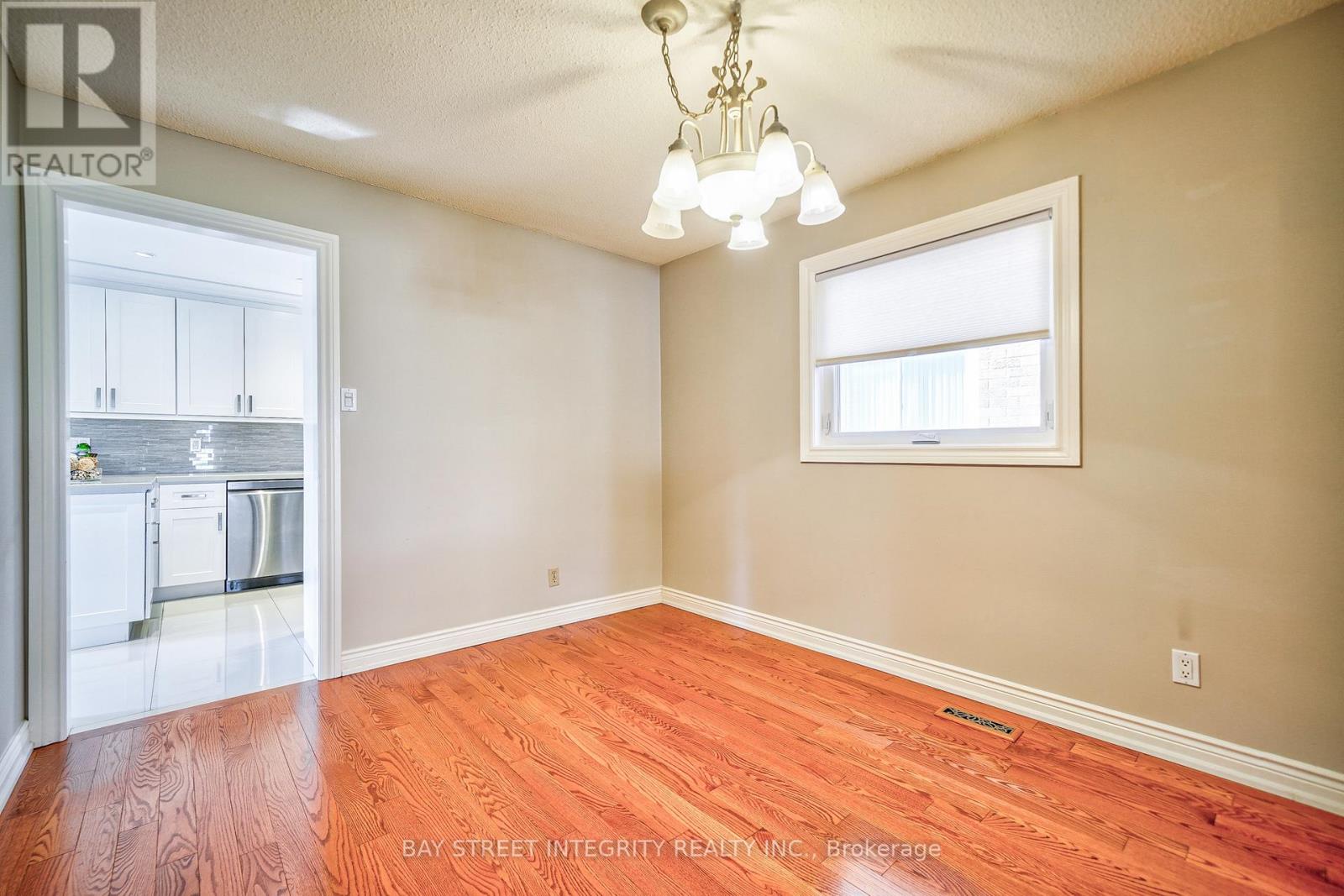 2626 Innisfil Road, Mississauga, Ontario  L5M 4H9 - Photo 10 - W12830872