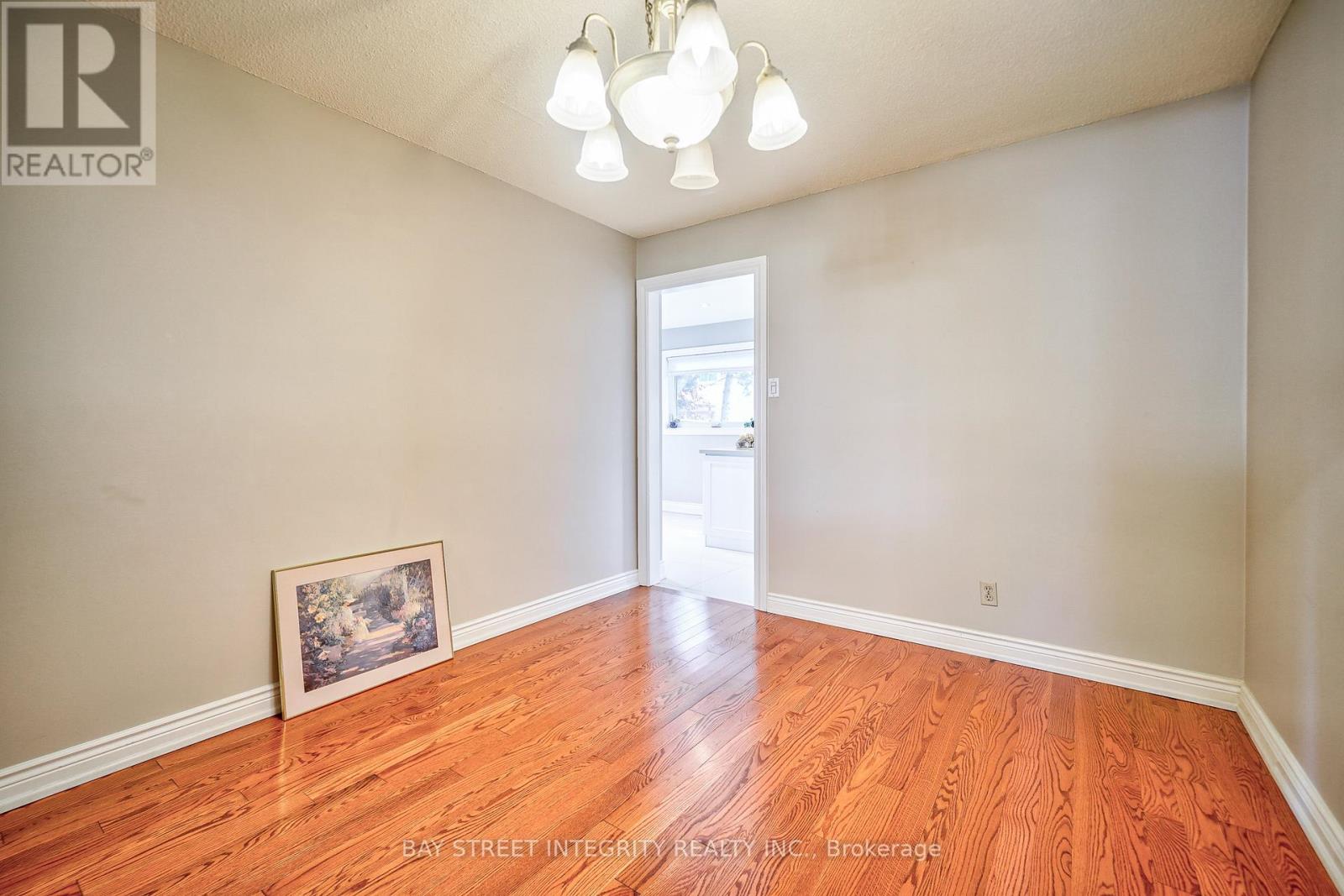 2626 Innisfil Road, Mississauga, Ontario  L5M 4H9 - Photo 11 - W12830872