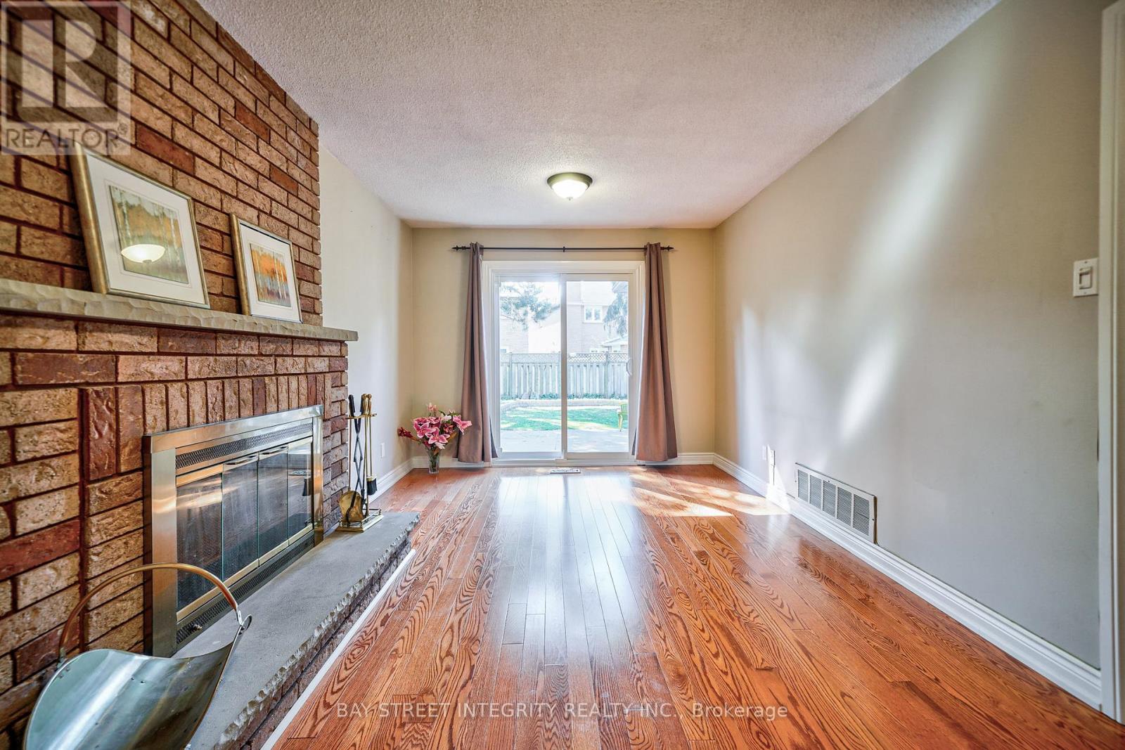 2626 Innisfil Road, Mississauga, Ontario  L5M 4H9 - Photo 14 - W12830872