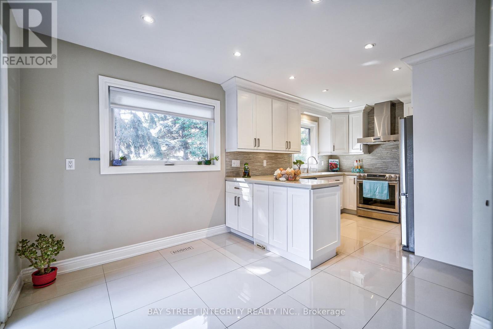 2626 Innisfil Road, Mississauga, Ontario  L5M 4H9 - Photo 17 - W12830872