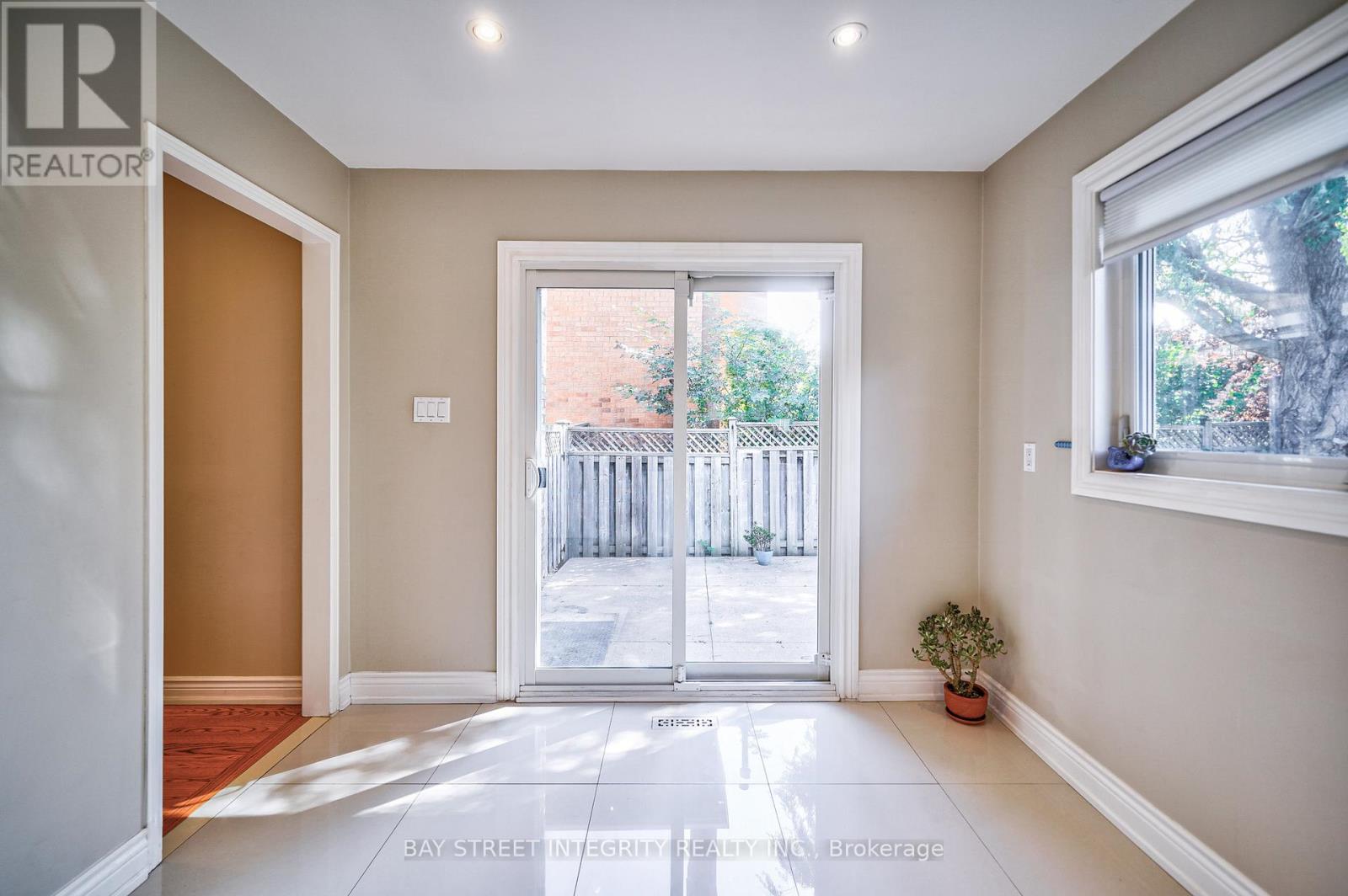 2626 Innisfil Road, Mississauga, Ontario  L5M 4H9 - Photo 18 - W12830872