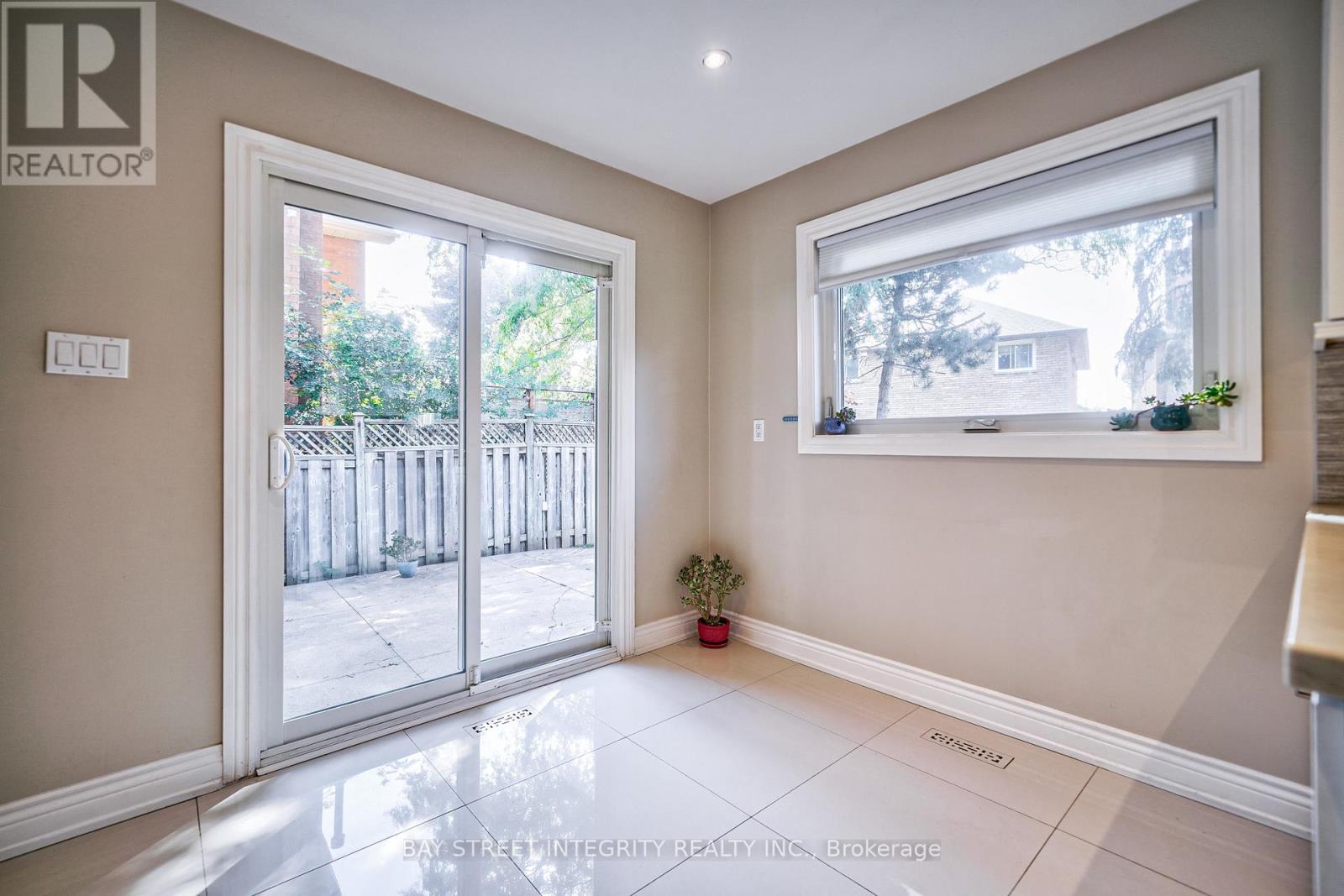 2626 Innisfil Road, Mississauga, Ontario  L5M 4H9 - Photo 19 - W12830872