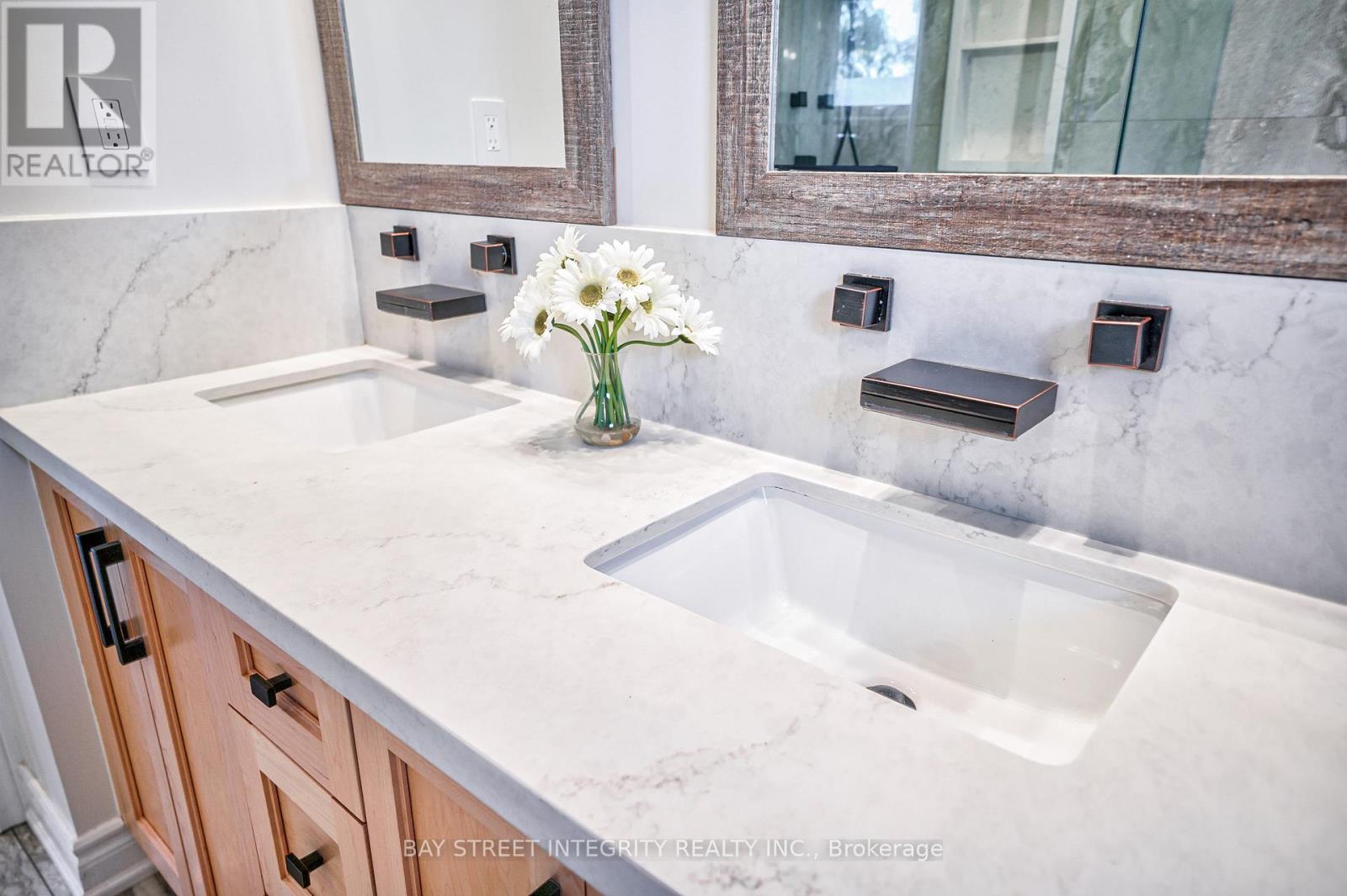 2626 Innisfil Road, Mississauga, Ontario  L5M 4H9 - Photo 30 - W12830872