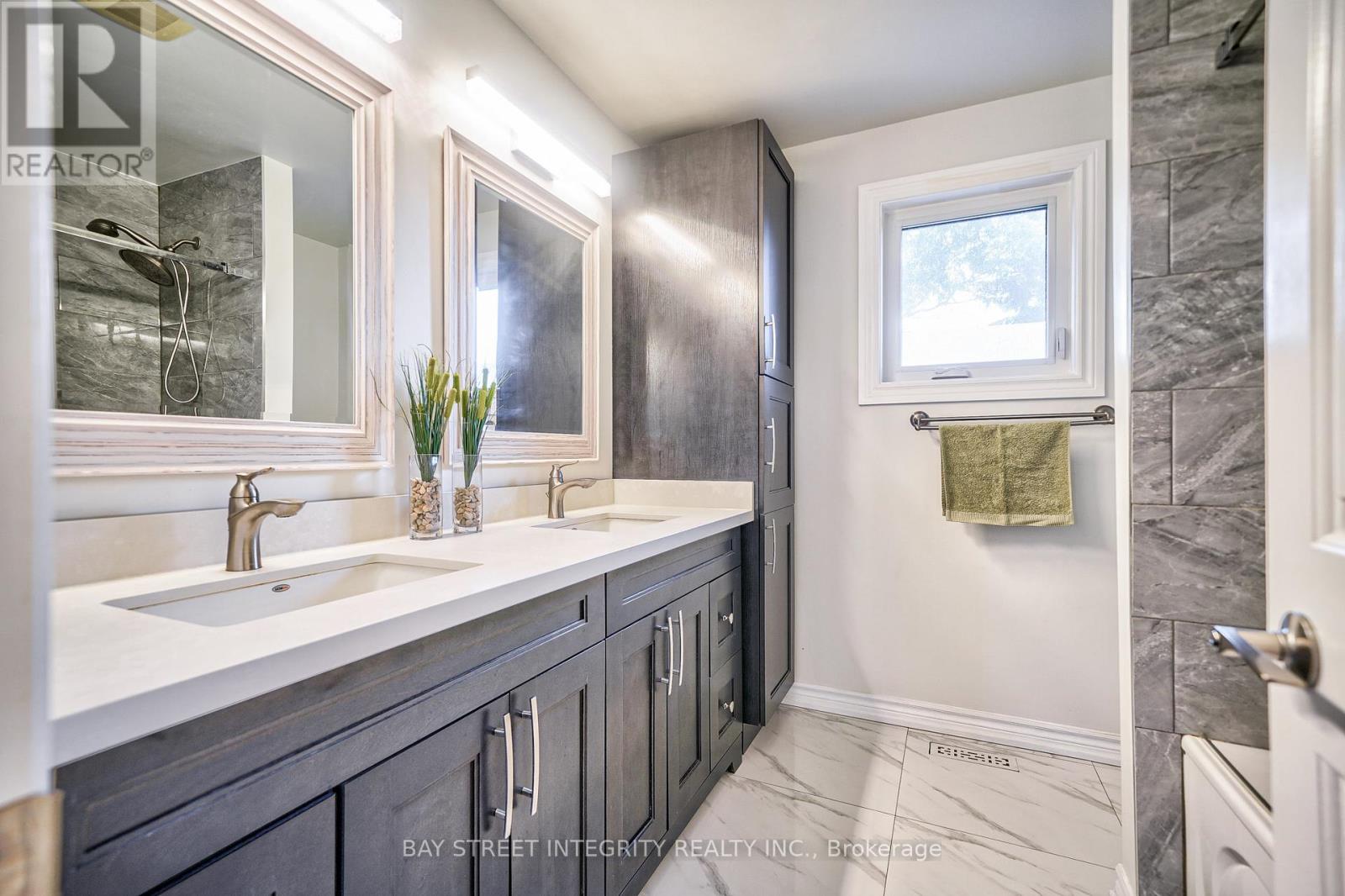 2626 Innisfil Road, Mississauga, Ontario  L5M 4H9 - Photo 35 - W12830872