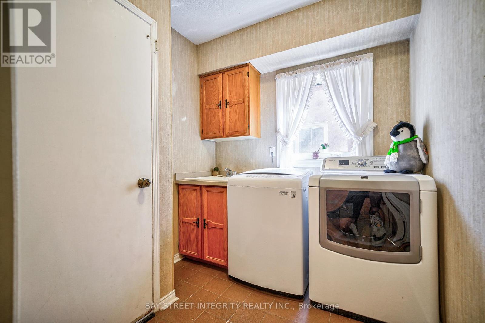 2626 Innisfil Road, Mississauga, Ontario  L5M 4H9 - Photo 6 - W12830872