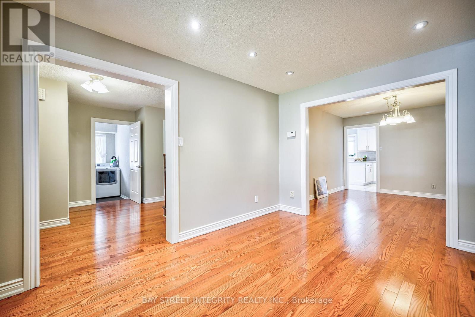 2626 Innisfil Road, Mississauga, Ontario  L5M 4H9 - Photo 8 - W12830872