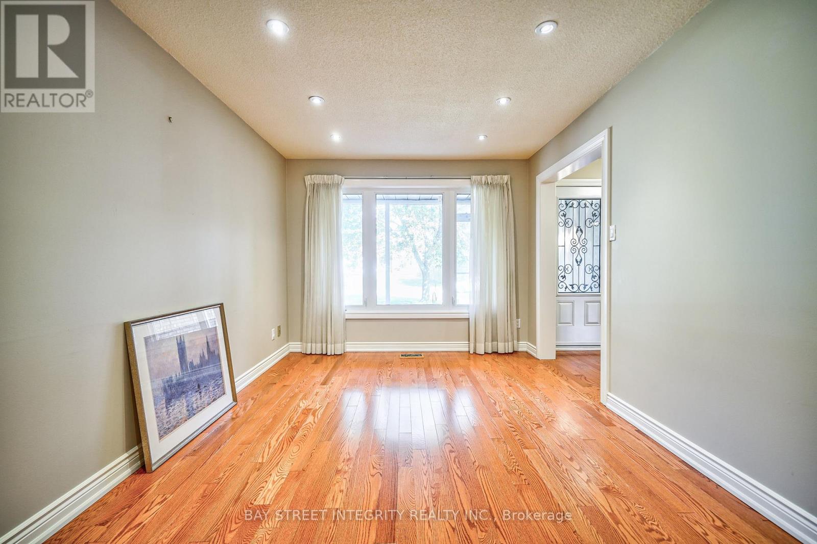 2626 Innisfil Road, Mississauga, Ontario  L5M 4H9 - Photo 9 - W12830872