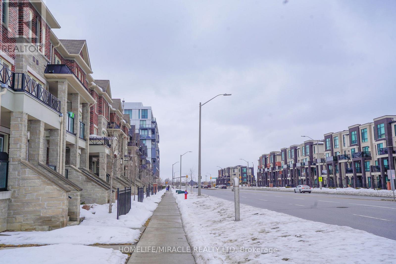 98 - 200 Veterans Drive, Brampton, Ontario L7A 4S6 - Photo 3 - W12830900