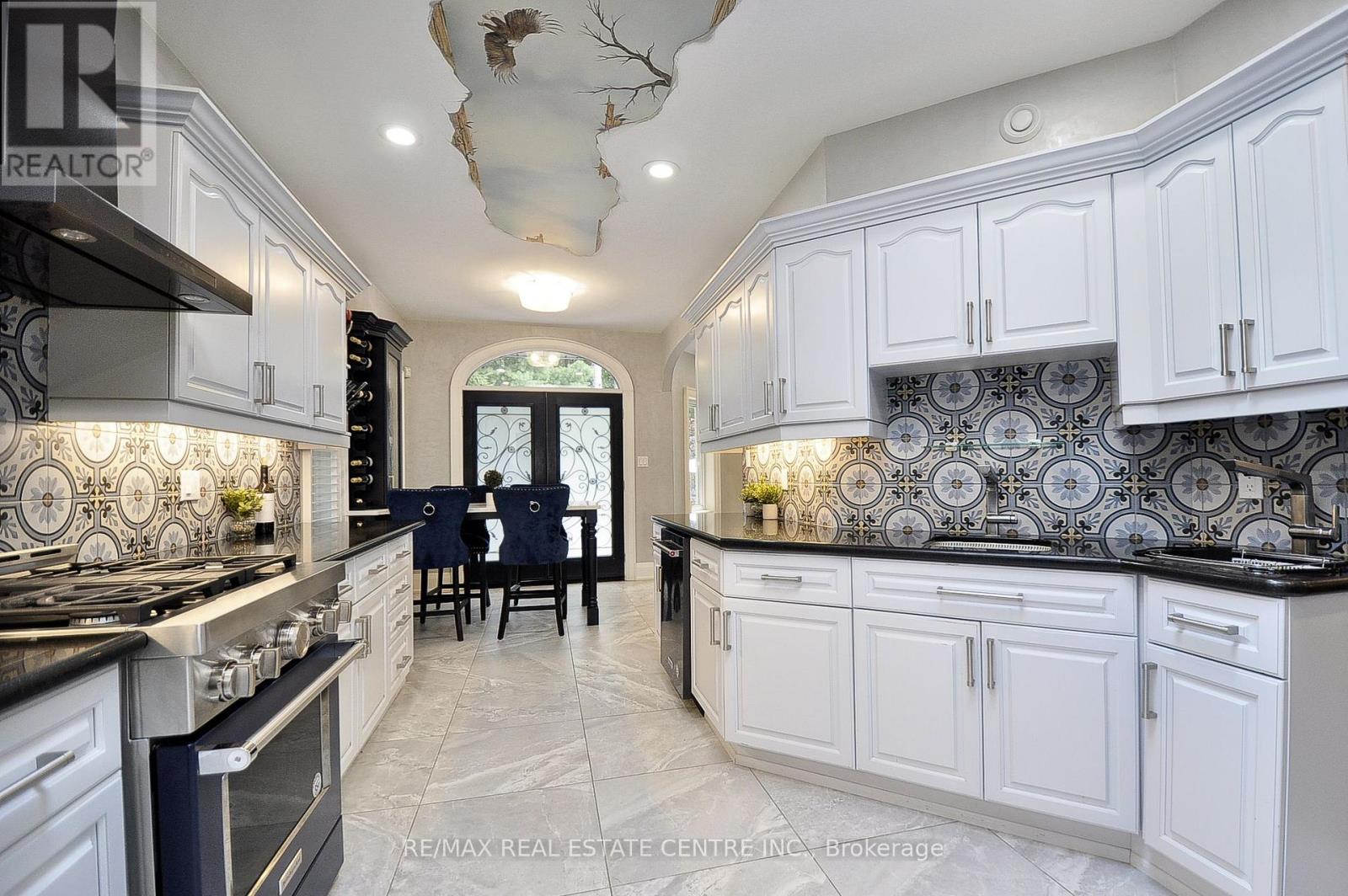 27 Woodmans Court, Kitchener, Ontario  N2P 2B2 - Photo 7 - X12830844