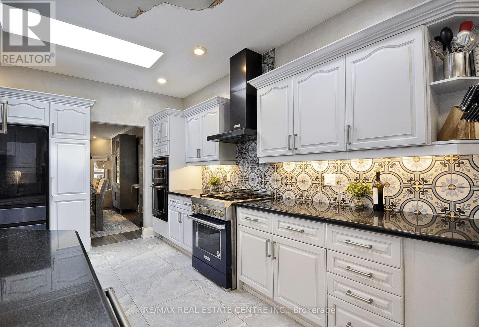 27 Woodmans Court, Kitchener, Ontario  N2P 2B2 - Photo 8 - X12830844