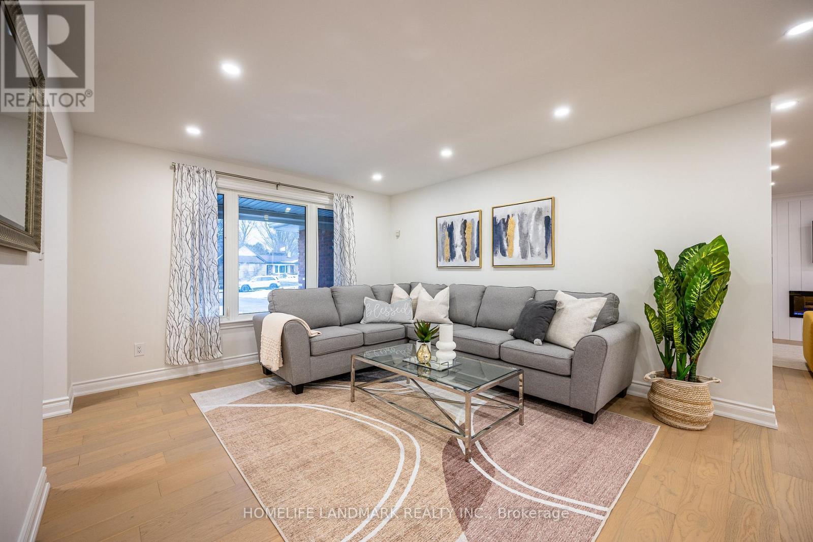 20 Fireside Drive, Hamilton, Ontario  L8N 2Z7 - Photo 2 - X12830868