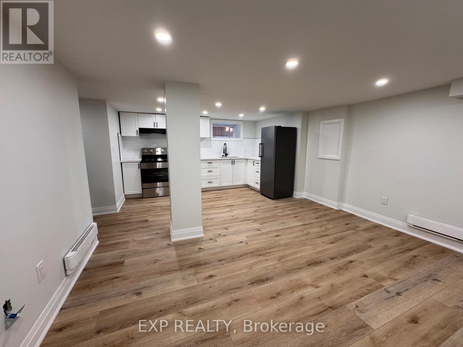 5 - 952 Main Street E, Hamilton, Ontario  L8M 1M8 - Photo 2 - X12728634