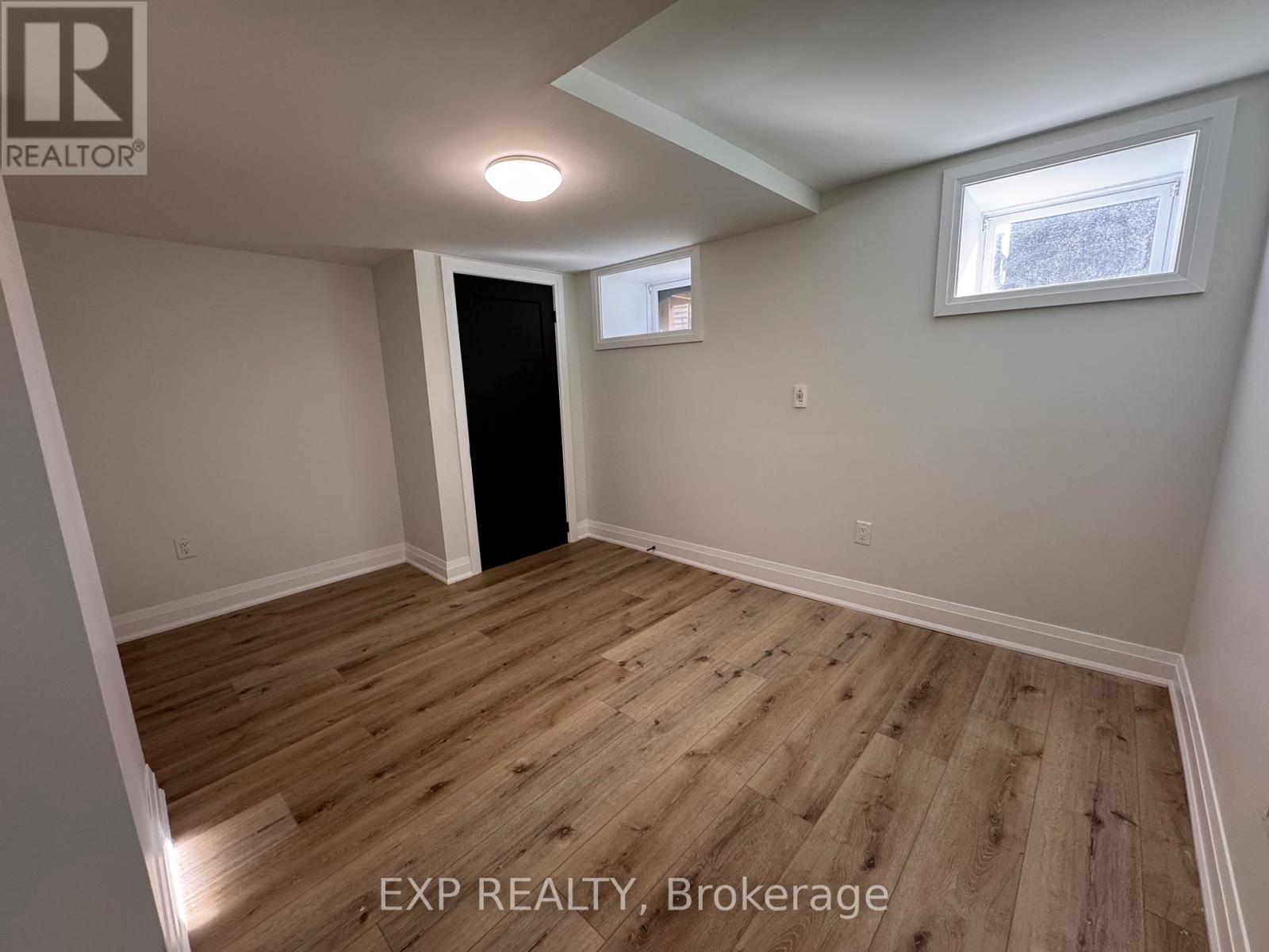 5 - 952 Main Street E, Hamilton, Ontario  L8M 1M8 - Photo 5 - X12728634