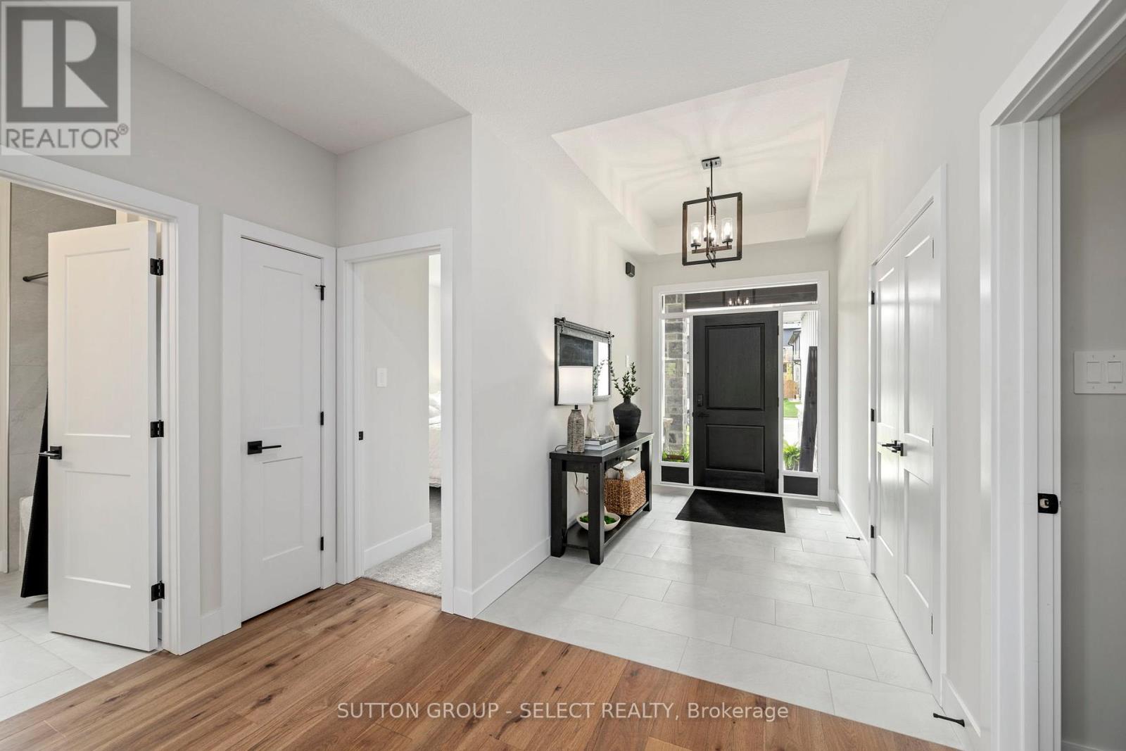 2222 Linkway Boulevard, London South, Ontario  N6K 0K9 - Photo 4 - X12830978