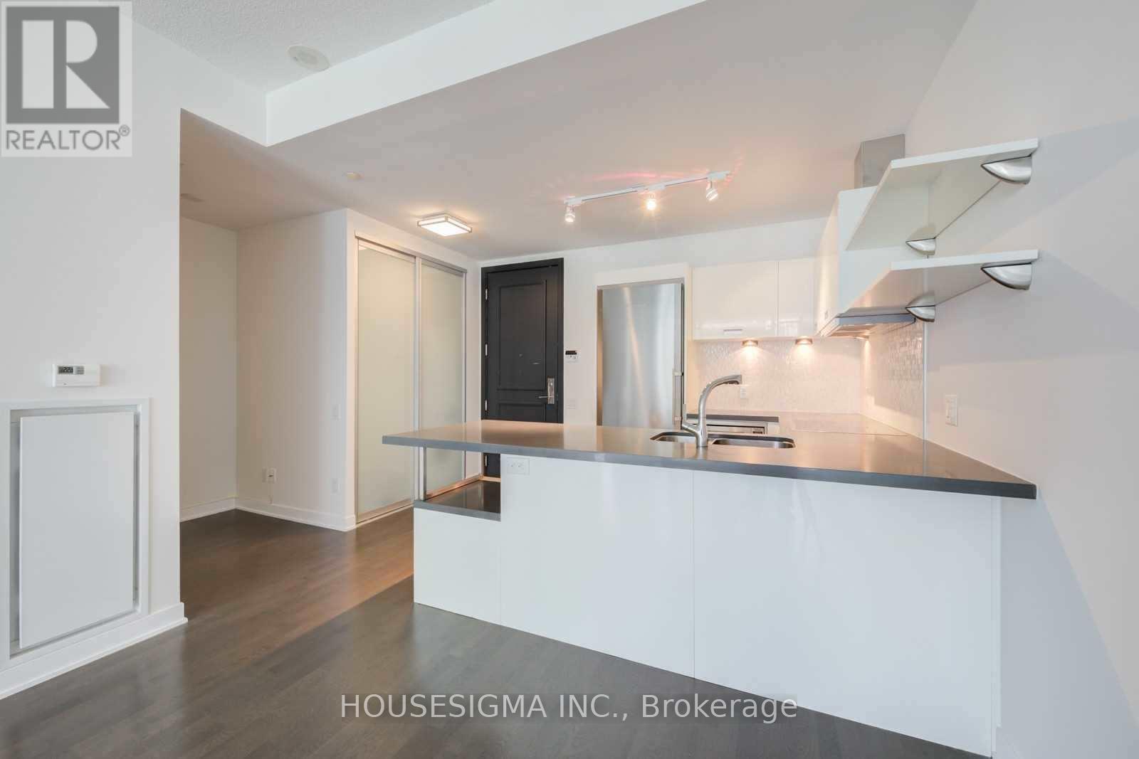 706 - 88 Park Lawn Road N, Toronto, Ontario  M8Y 3H8 - Photo 3 - W12830916