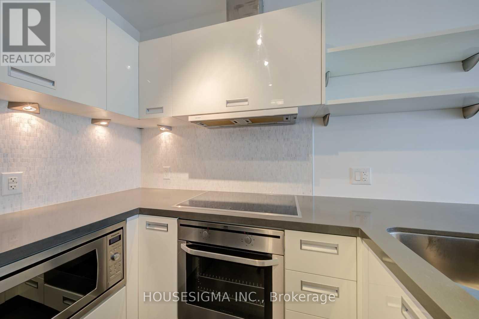 706 - 88 Park Lawn Road N, Toronto, Ontario  M8Y 3H8 - Photo 2 - W12830916