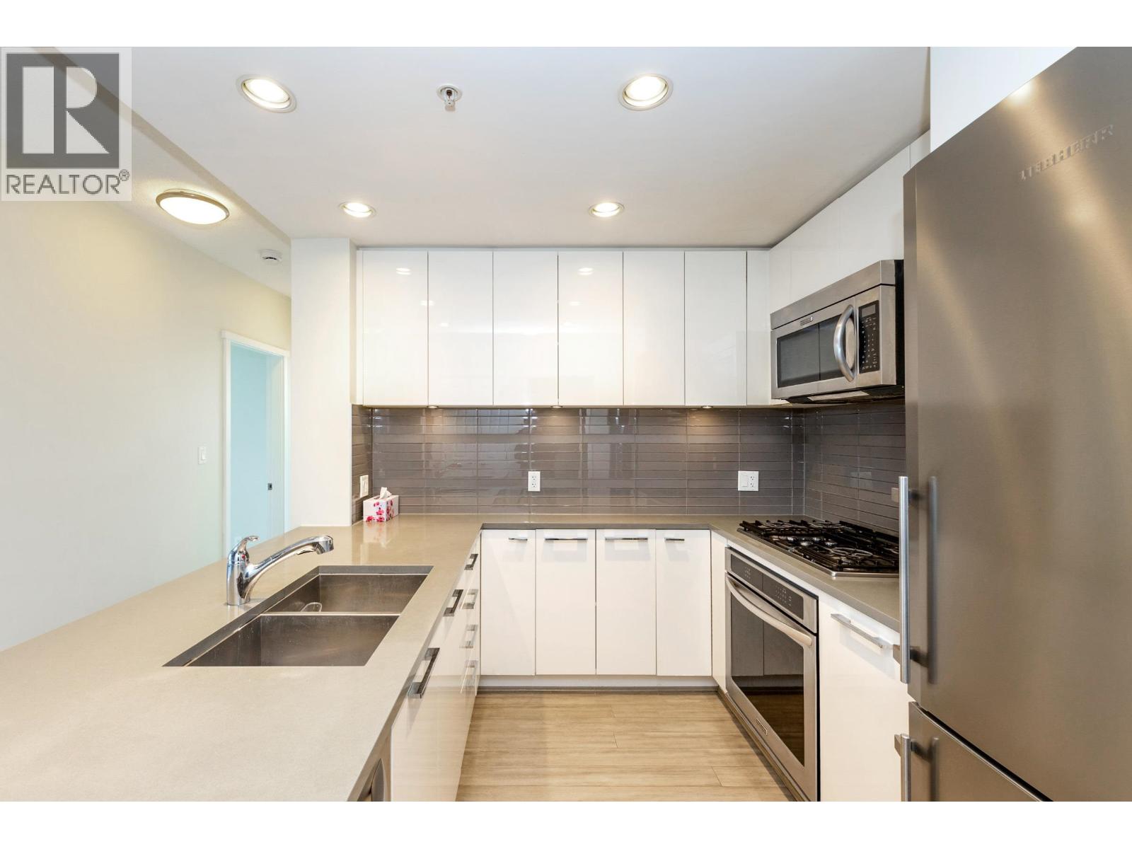 2501 3102 Windsor Gate, Coquitlam, British Columbia  V3B 0J3 - Photo 9 - R3094207