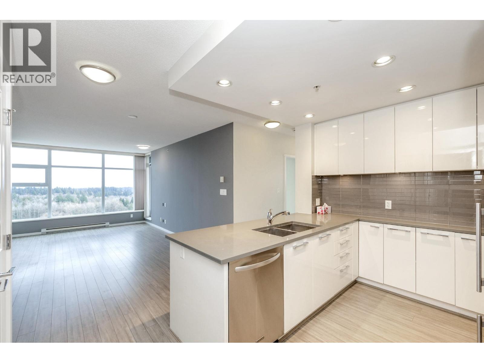 2501 3102 Windsor Gate, Coquitlam, British Columbia  V3B 0J3 - Photo 10 - R3094207